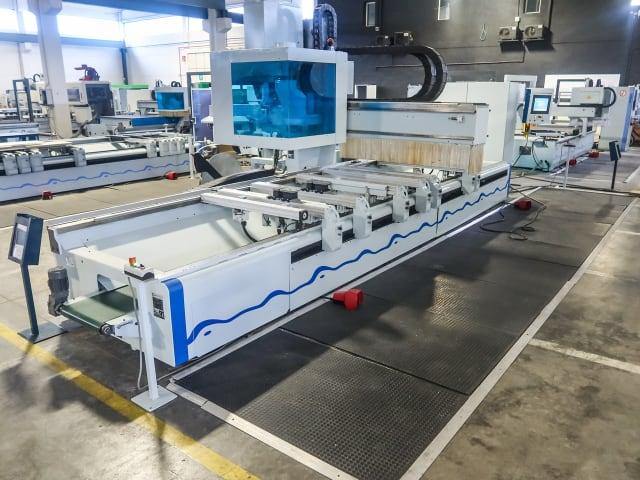 CNC Machine Centres For Routing, Drilling And Edgebanding. HOMAG BAZ 222/40/F/K