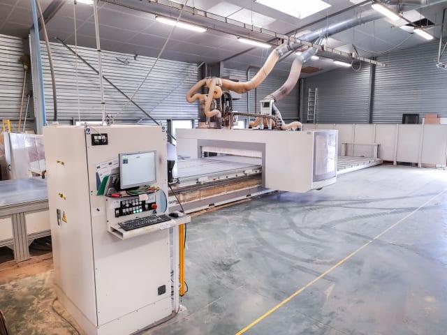 CNC Machine Center with NESTING Table SCM ACCORD 40